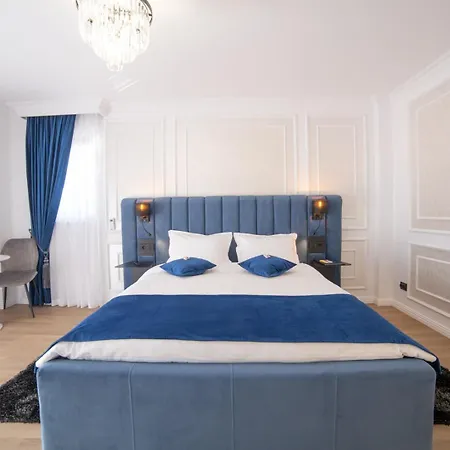 Crystal Luxury מלון דירות קריובה