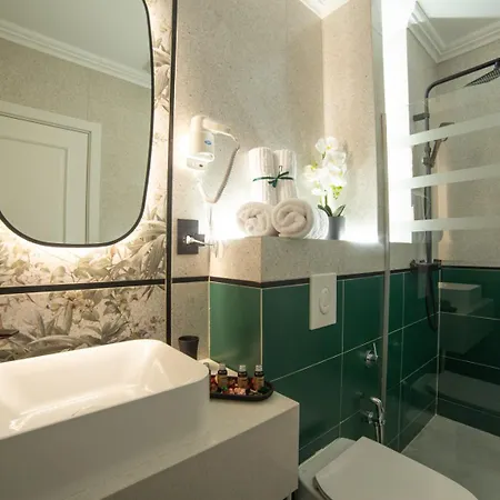 Crystal Luxury מלון דירות קריובה