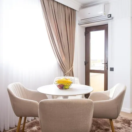 Crystal Luxury شقة فندقية كرايوفا