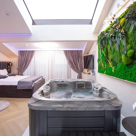 Crystal Luxury קריובה