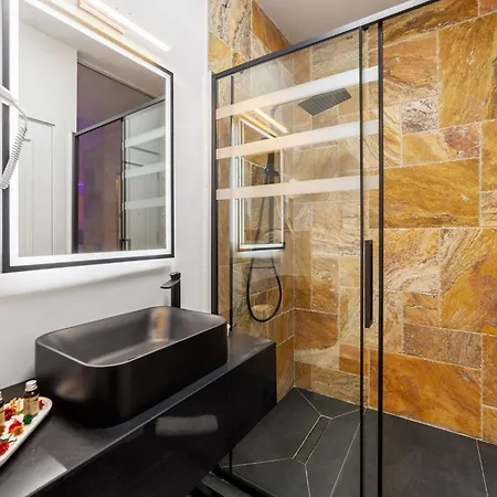 Crystal Luxury كرايوفا