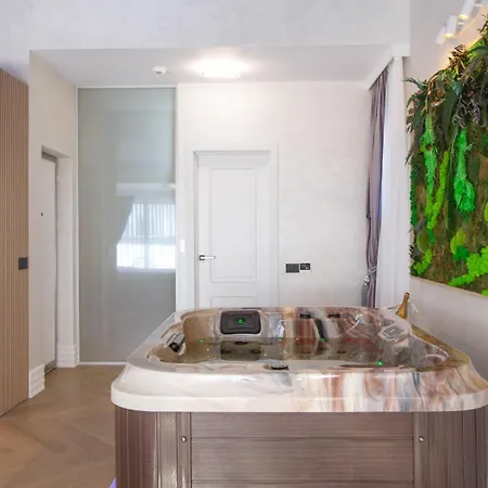 Crystal Luxury 3*