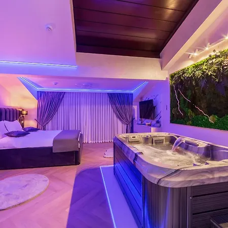 Crystal Luxury קריובה