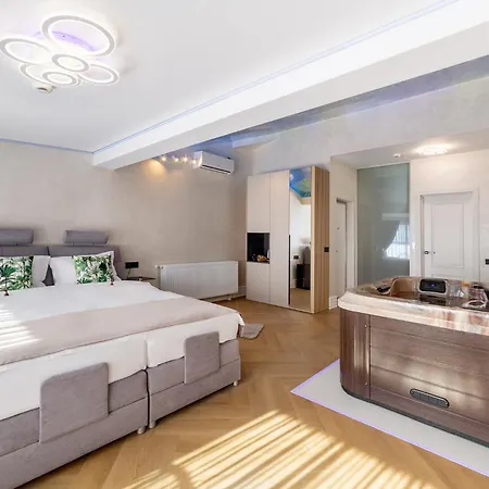 מלון דירות Crystal Luxury 3*