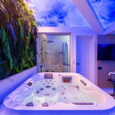 Crystal Luxury Hotel apartamentowy Krajowa