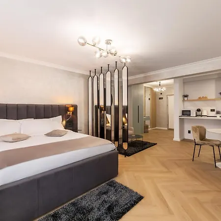 Crystal Luxury كرايوفا