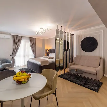 Crystal Luxury מלון דירות קריובה