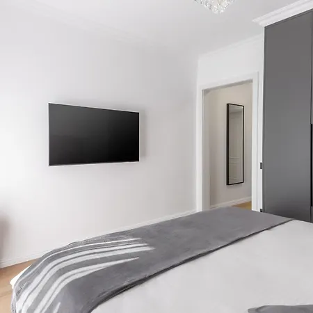 Crystal Luxury קריובה