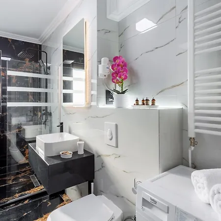 Crystal Luxury كرايوفا