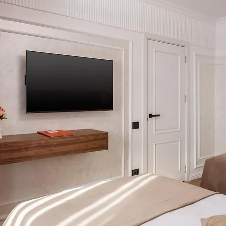 Crystal Luxury Апартхотел