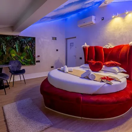 Crystal Luxury Апартхотел