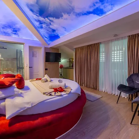 Crystal Luxury Апартхотел 3*