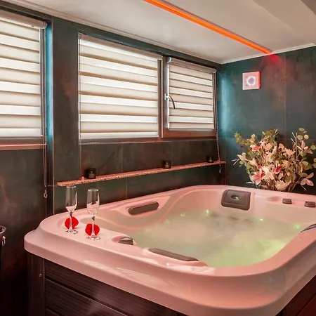 Апартхотел Crystal Luxury 3*