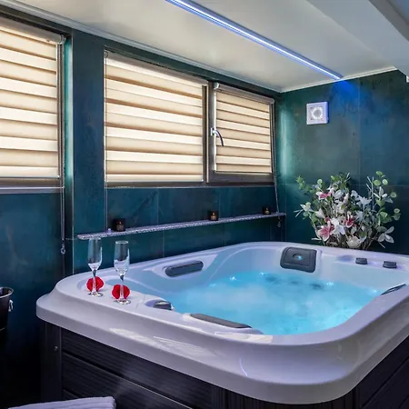 Crystal Luxury Апартхотел 3*