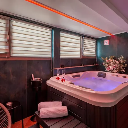 Crystal Luxury 3* Крайова