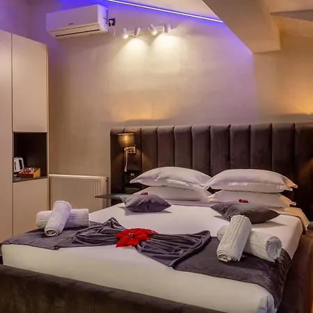 Crystal Luxury Aparthotel