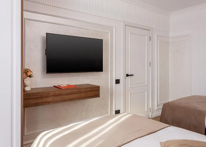 Crystal Luxury Aparthotel