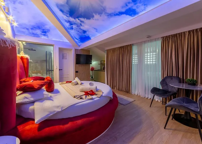 Crystal Luxury Aparthotel 3*