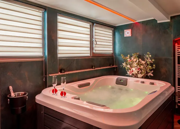 Aparthotel Crystal Luxury 3*