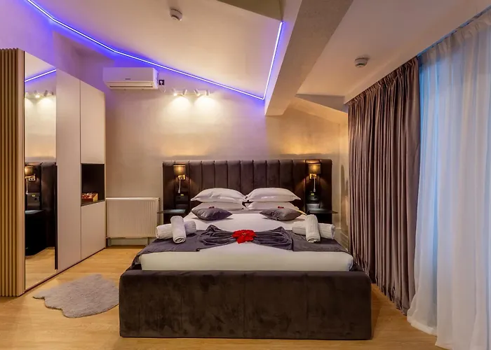 Crystal Luxury Aparthotel 3*