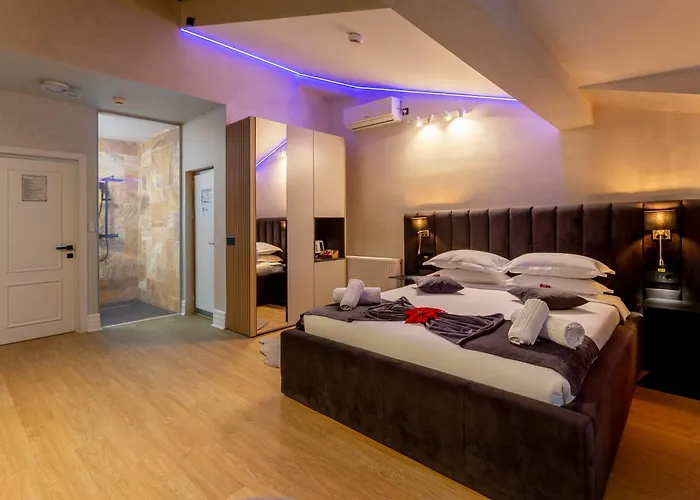 Aparthotel Crystal Luxury 3*